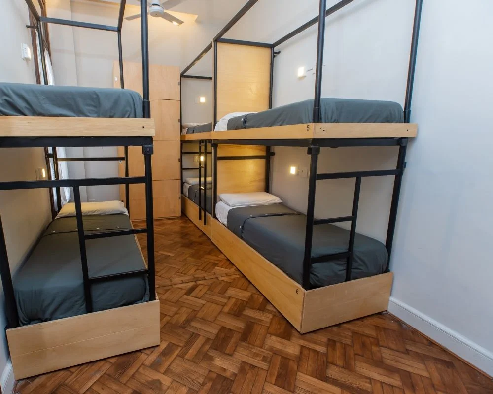 Cama en habitación compartida para mujeres